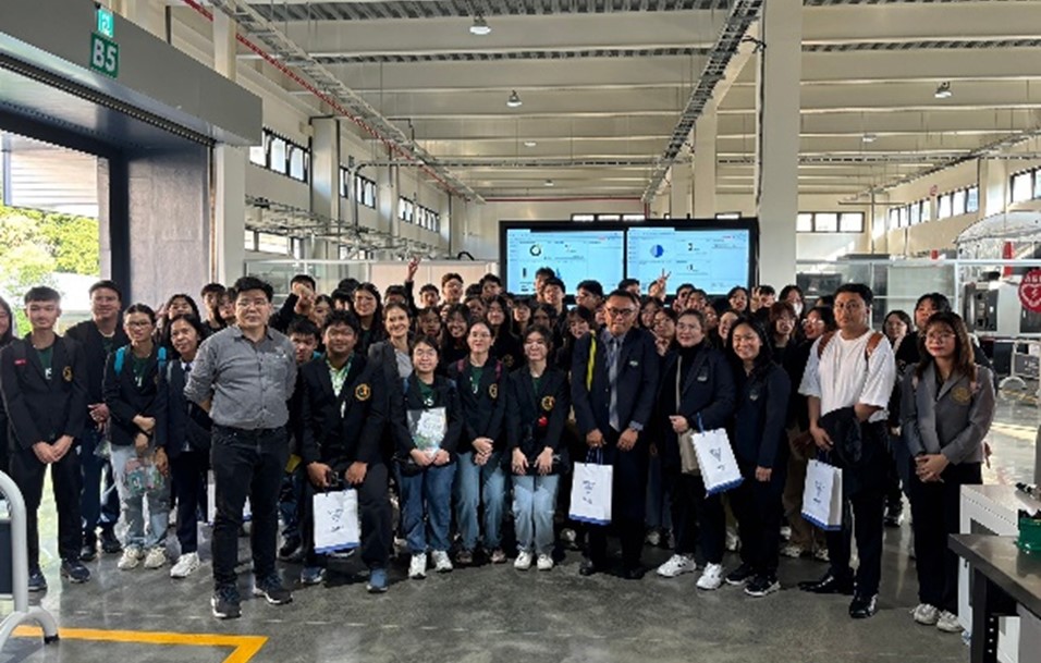 泰國學校師生參訪中興大學智慧製造整線人才及技術培育基地照片